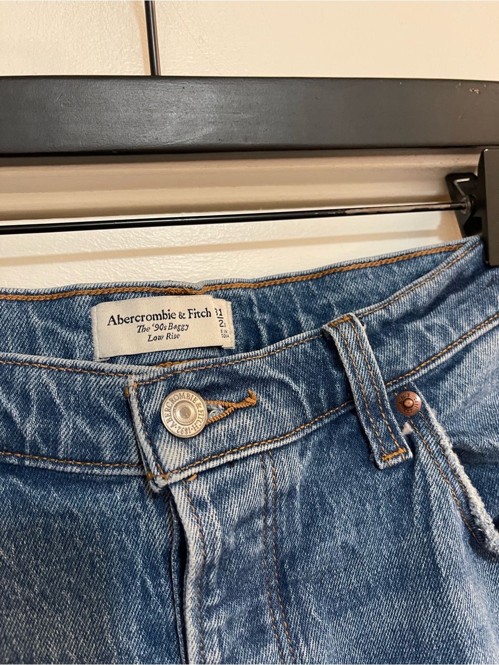 Abercrombie & Fitch 90’s Baggy Low Rise Jeans - Picture 5 of 6